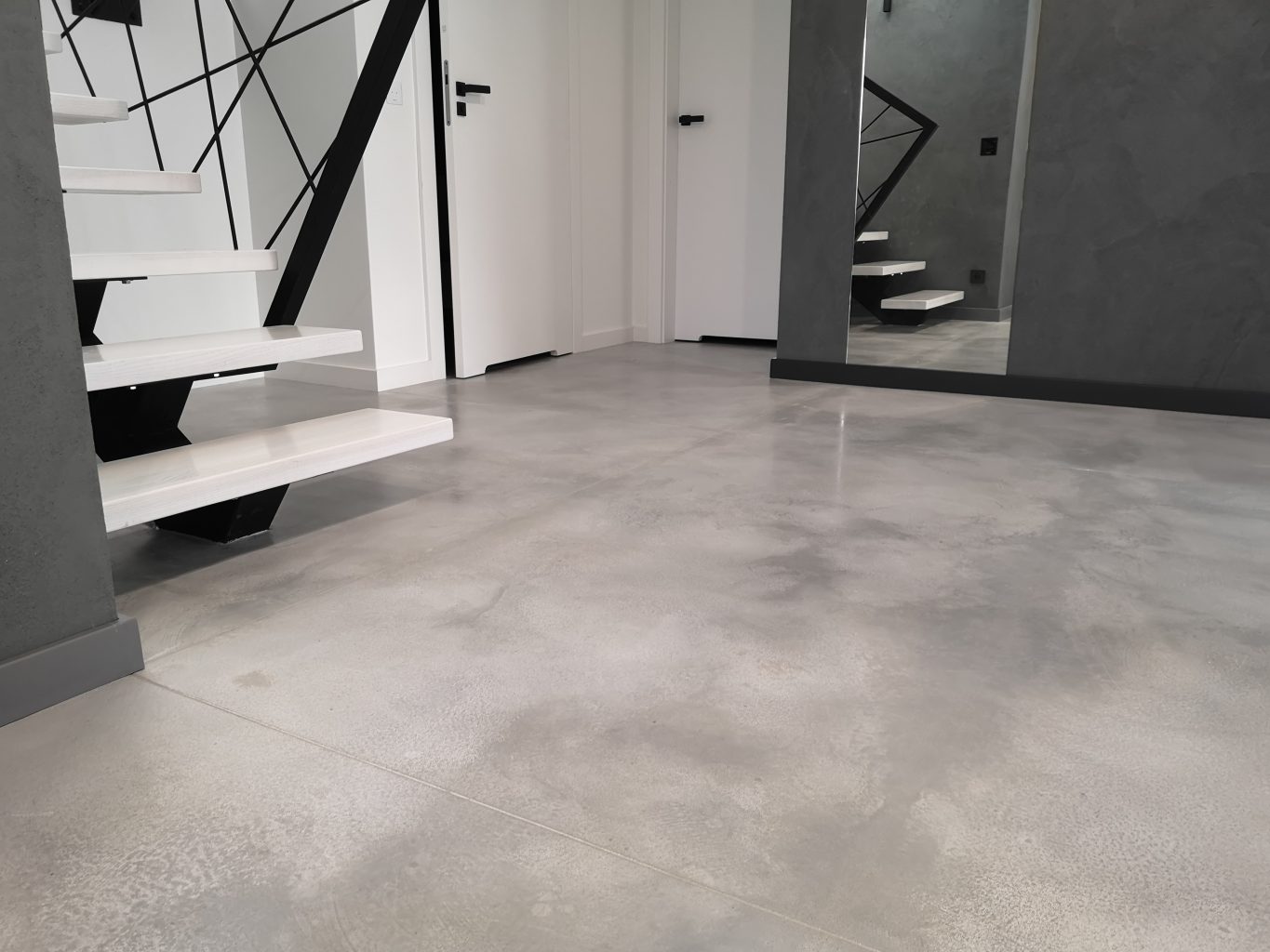 mikrocement, posadzki, eleganckie i minimalistyczne wykończenie wnętrza